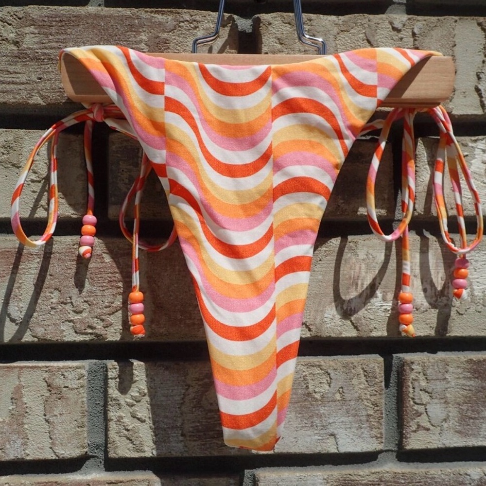 ☀️L-space String Bikini Bottoms - Picture 7 of 11
